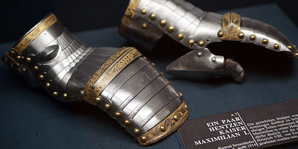 renaissance gauntlets